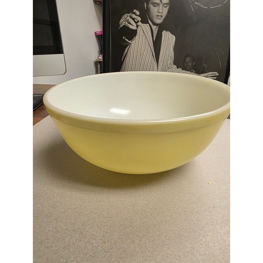 Vintage Pyrex 404 Yellow Primary Mixing Bowl 4 Quart Milk Glass 10.5 Inch - Picture 9 of 11